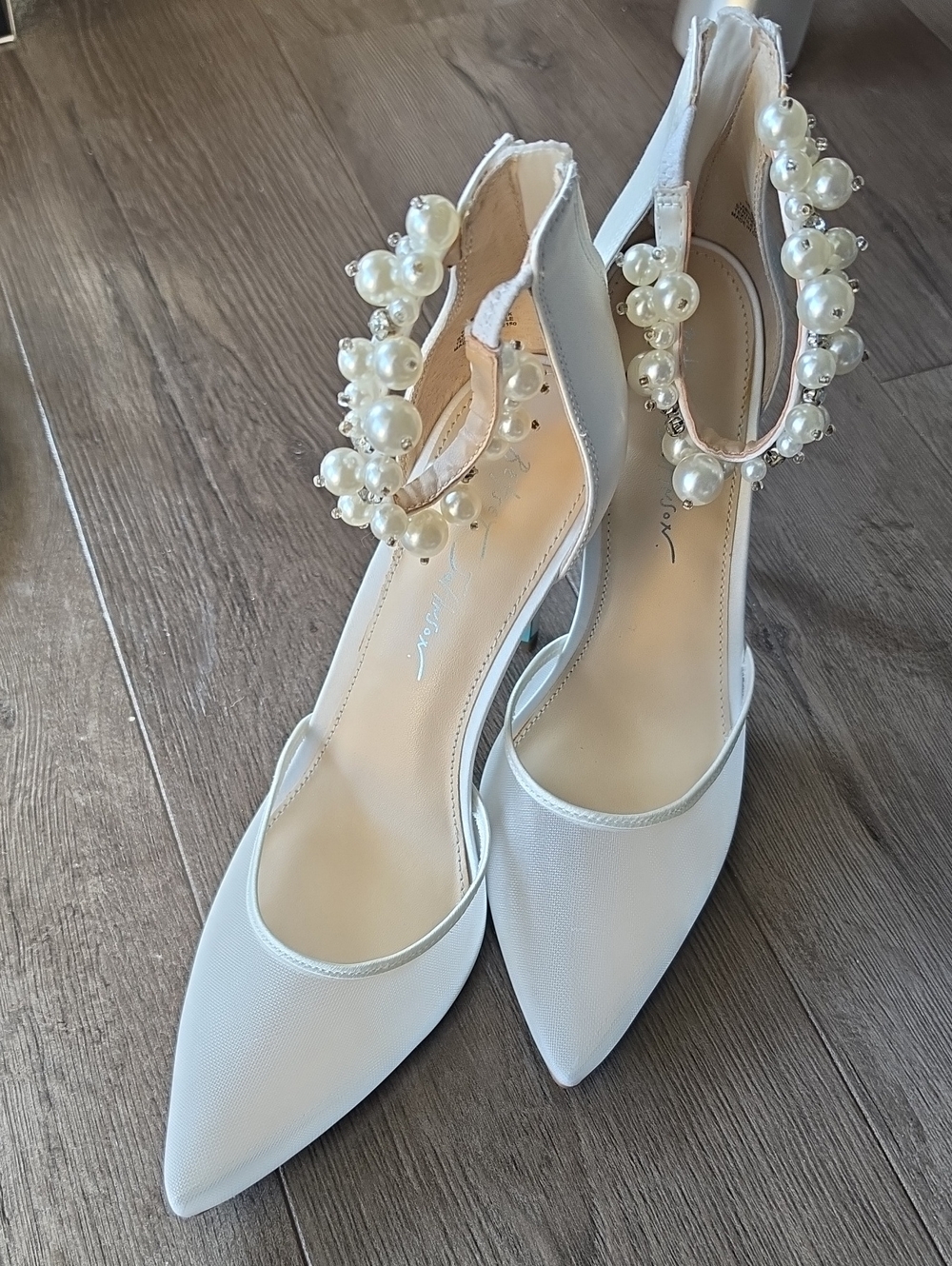 Betsey Johnson White Pearl-Ankle Pointed Toe Heels 4" Brand New